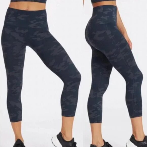 Spanx Look At Me Now seamless leggings black camo capri length - Picture 1 of 7